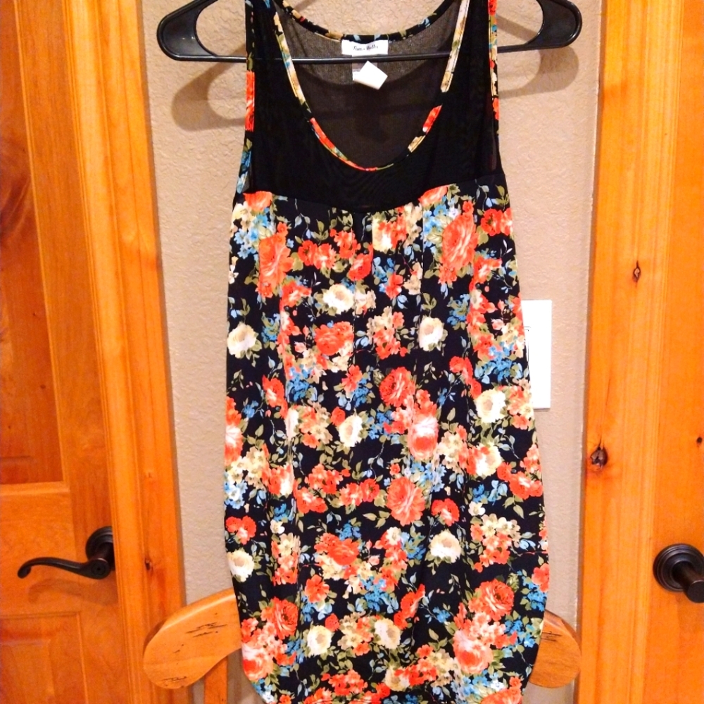 Tutta Bella Women's Floral Sleeveless Blouse | Maternity size XL